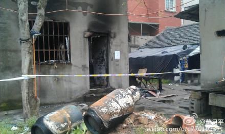 杭州服装厂今晨突发火灾 已致一人死亡多人受