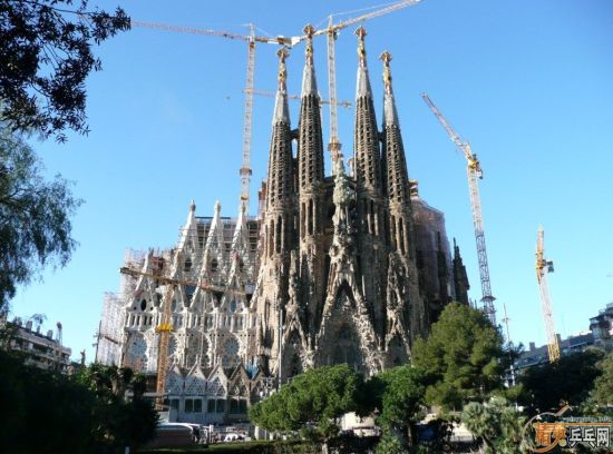 100年未完工建筑奇迹 西班牙圣家族大教堂