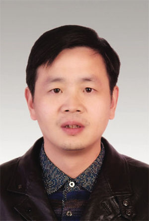 虞晓峰 现任县新闻传媒中心党组成员、副主任