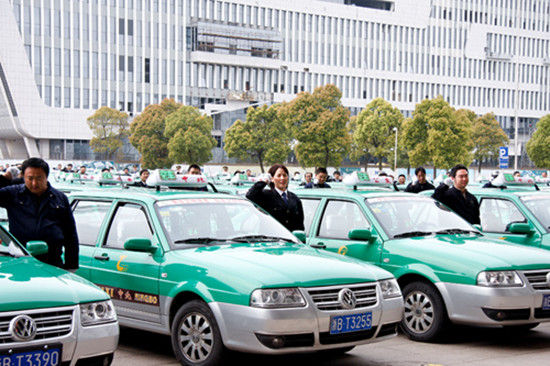 春节宁波出租车电话预约量高于平时2倍_宁波