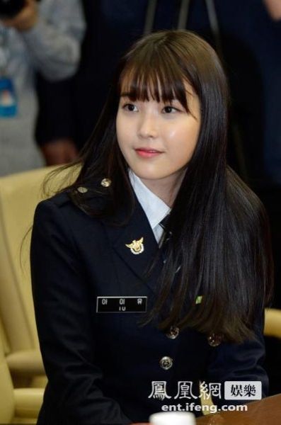 韩国90后女歌手穿制服成巡警代言人(组图)