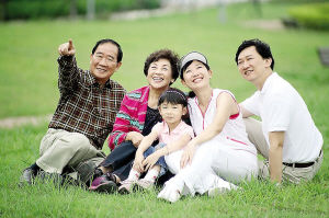 中国家庭发展报告称:家庭分合指数十年涨25%