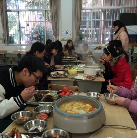 杭州笕桥小学教师秀厨艺 舌尖美味共分享