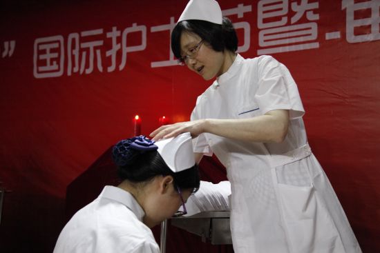 宁波卫生职业技术学院千名学子护士节加冕