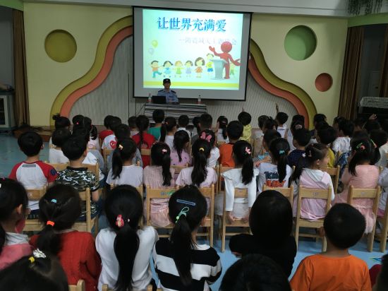澎博幼儿园防震安全讲座:警察叔叔大谈让世界