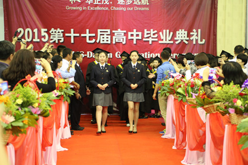 大连枫叶国际学校2015第十七届高中毕业典礼