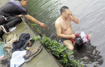 温州民警跳河救人因污水染病 